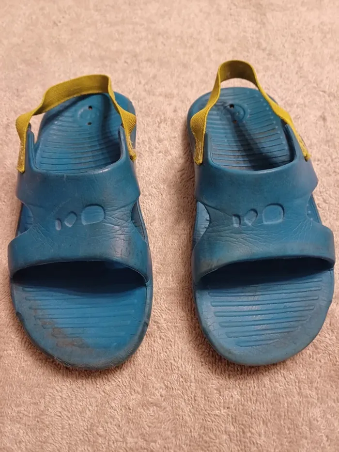 Tong Decathlon taille 27 (réf perso 81)(familleac72)