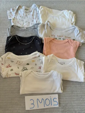 Lot de 9 body, 2 manche longue et 7 manche courte