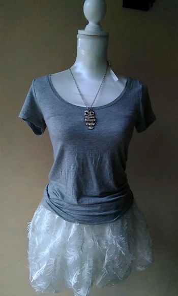 Tee-shirt gris neuf taille xs