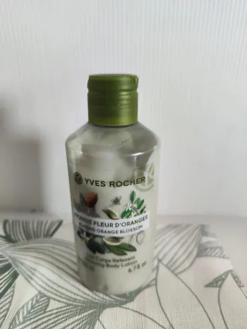 Yves rocher amande fleur d'orange lait corps relaxant 200ml  à utiliser 12 mois après ouverture