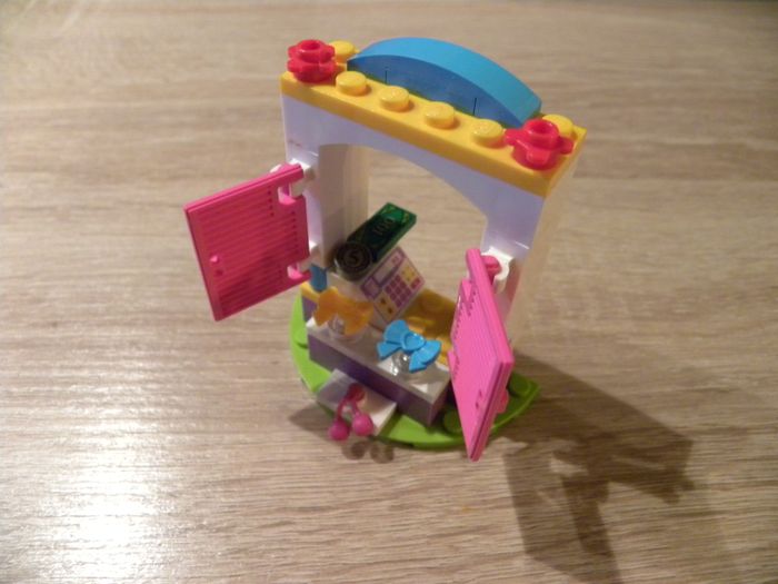 LEGO Friends La boutique de cadeaux 41113 - photo numéro 3