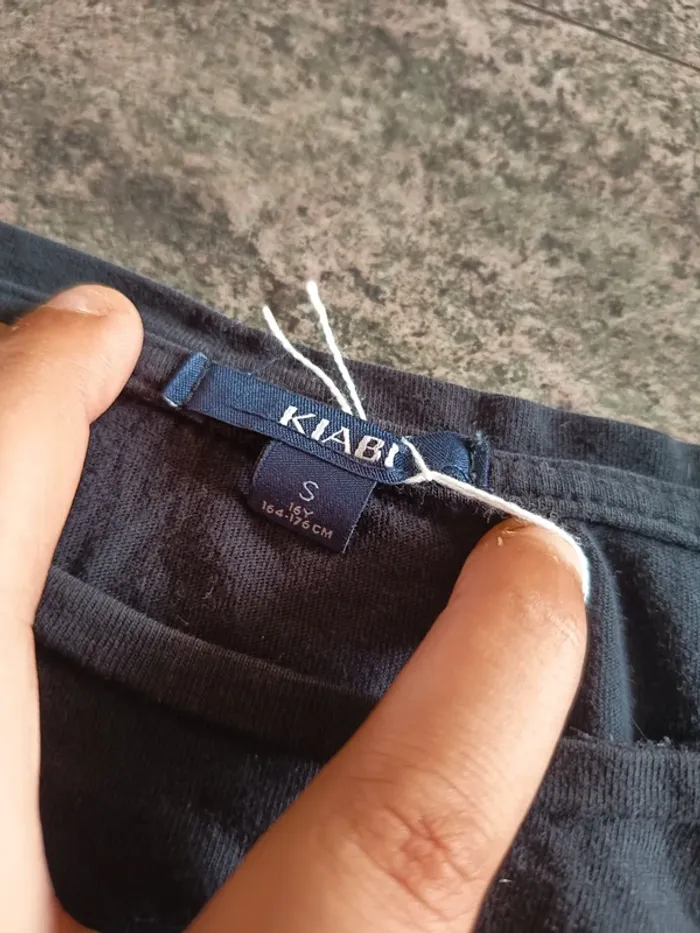 T-shirt taille S/16 ans  Kiabi - photo numéro 2
