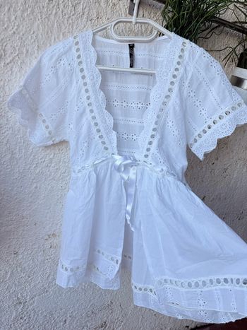 Blouse Golden Days Paris blanche aux broderies anglaises délicates