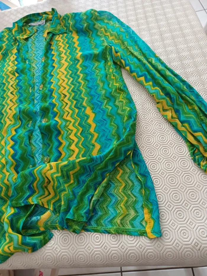Chemise  marque coup de charme taille 2 à  boutons vert bleu et jaune - photo numéro 5