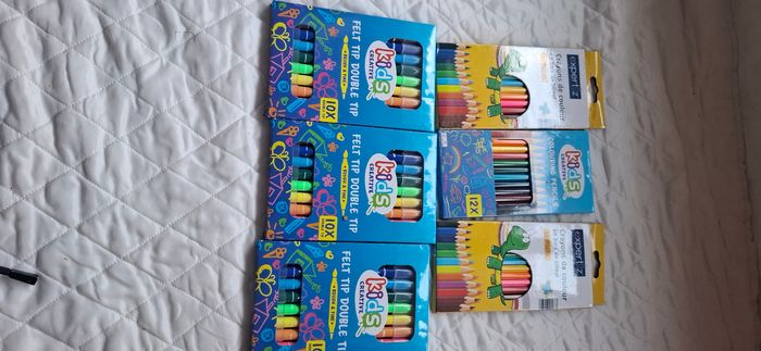 Lot de fournitures scolaires - photo numéro 2