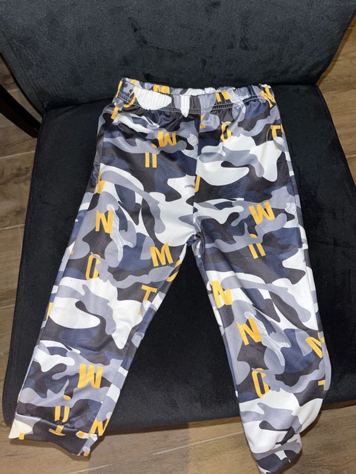 Ensemble neuf 18-24M - photo numéro 2