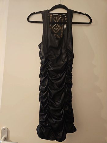 Robe de soirée drappée noire Brillant effet dans le dos