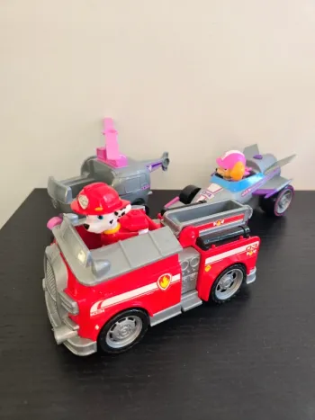 lot de 3 vehicules pat patrouille avec 2 personnages