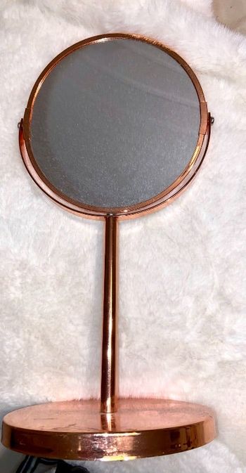 Beau miroir double face avec face grossissante