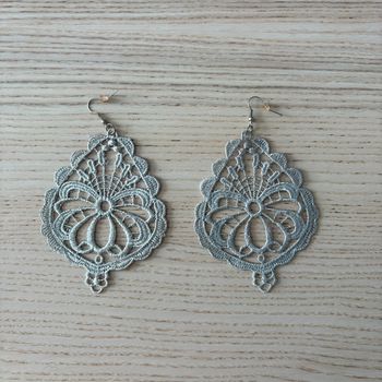 Boucles d’oreilles • gris 🌿