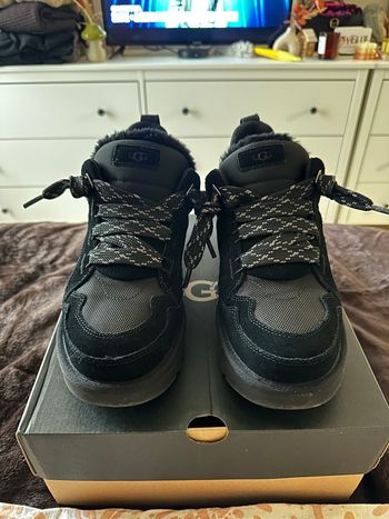 UGG LOWMEL NOIR HOMME