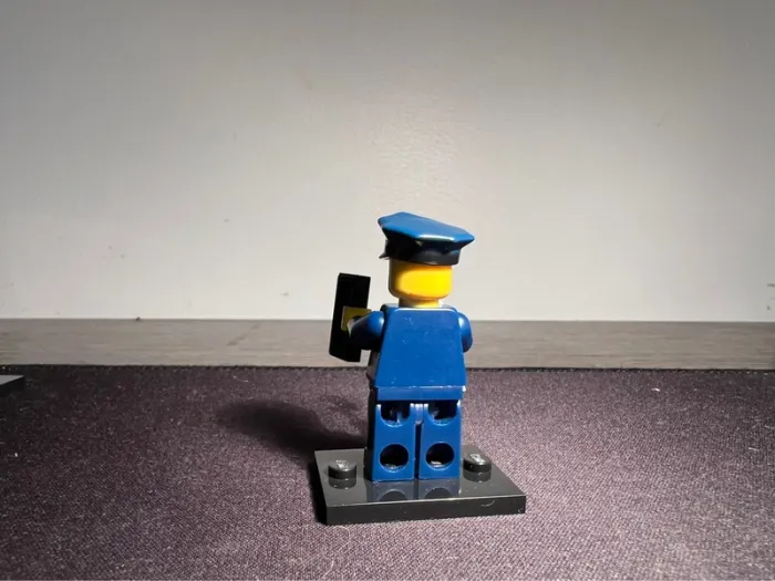 Lego figurine minifigure série 9 l’homme police - photo numéro 2