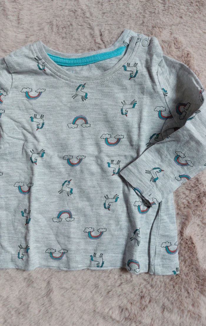 T-shirt 6/9 mois licornes - photo numéro 2