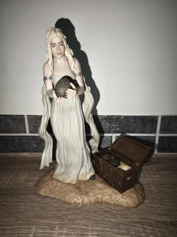 Figurine Game of Thrones Daenerys Targaryen Oeufs Dragon Dark Horse