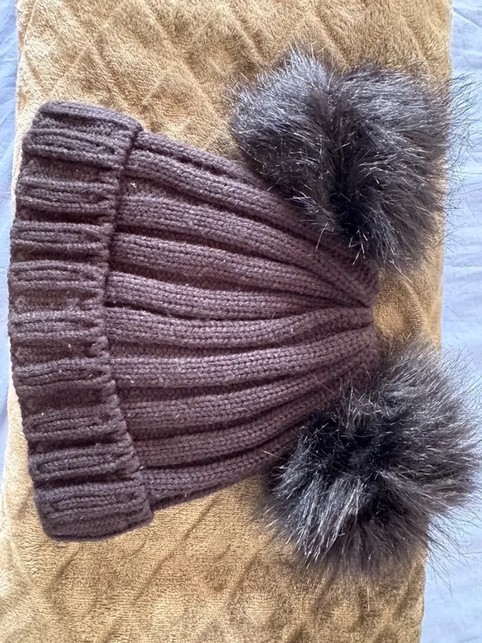 Bonnet avec ponpon