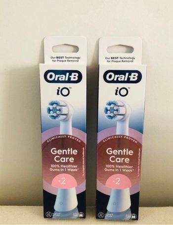 Lot de 2 Brossettes x 2 oralB io Gentle care neuf