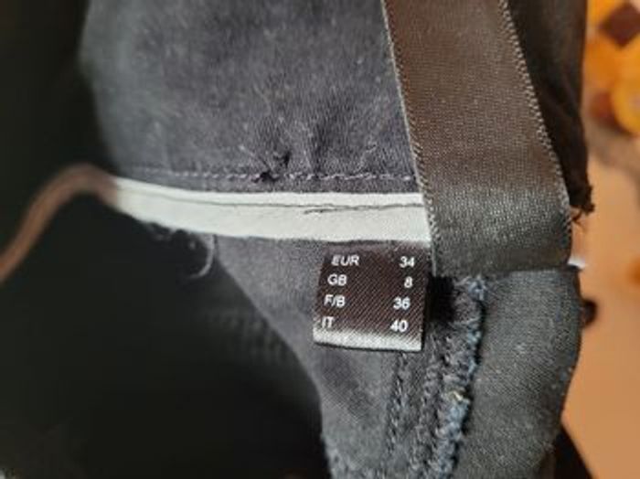 Pantalon noire avec fermeture originale taille 36 - photo numéro 2