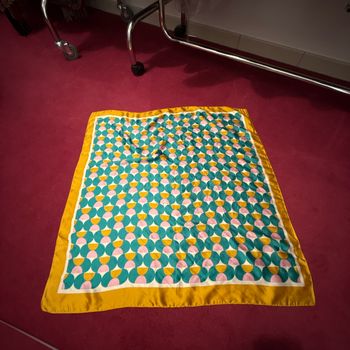 Foulard pimkie satin esprit années 70