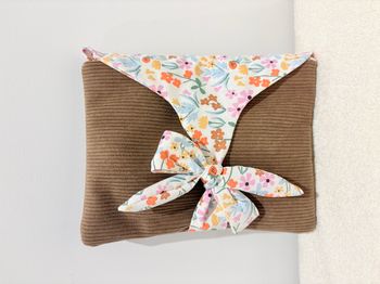 Pochette à livre de poche ou liseuse Chocolat Fleurie