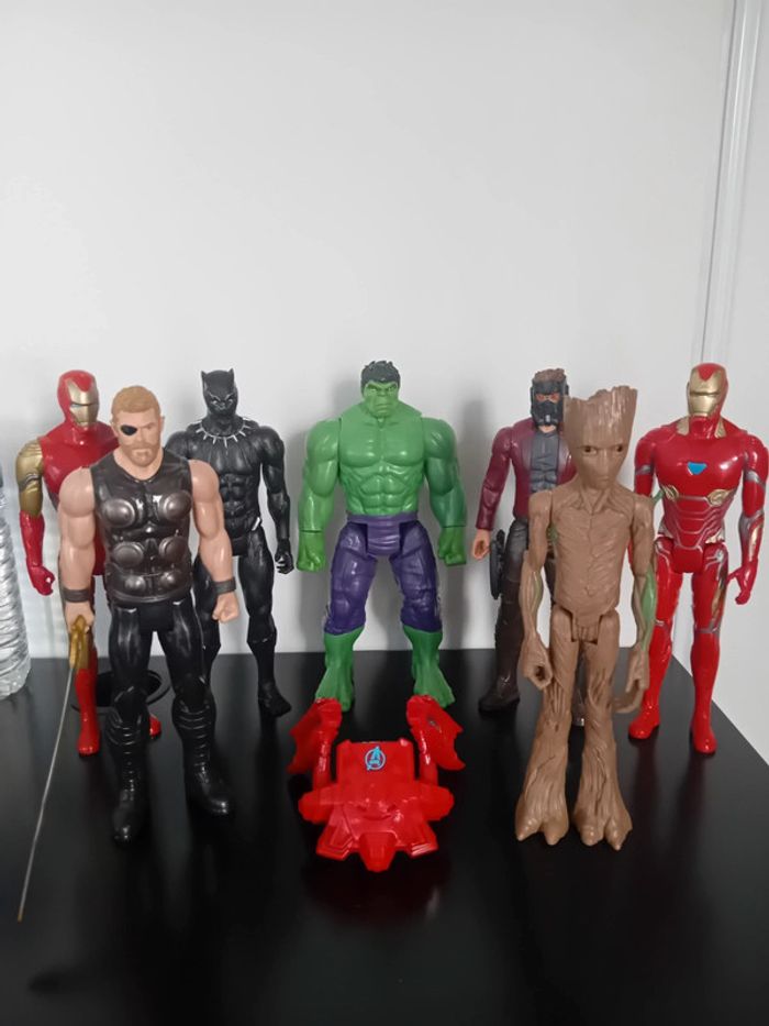 Lot de 7 figurines marvel 30cm + boîtier parlant