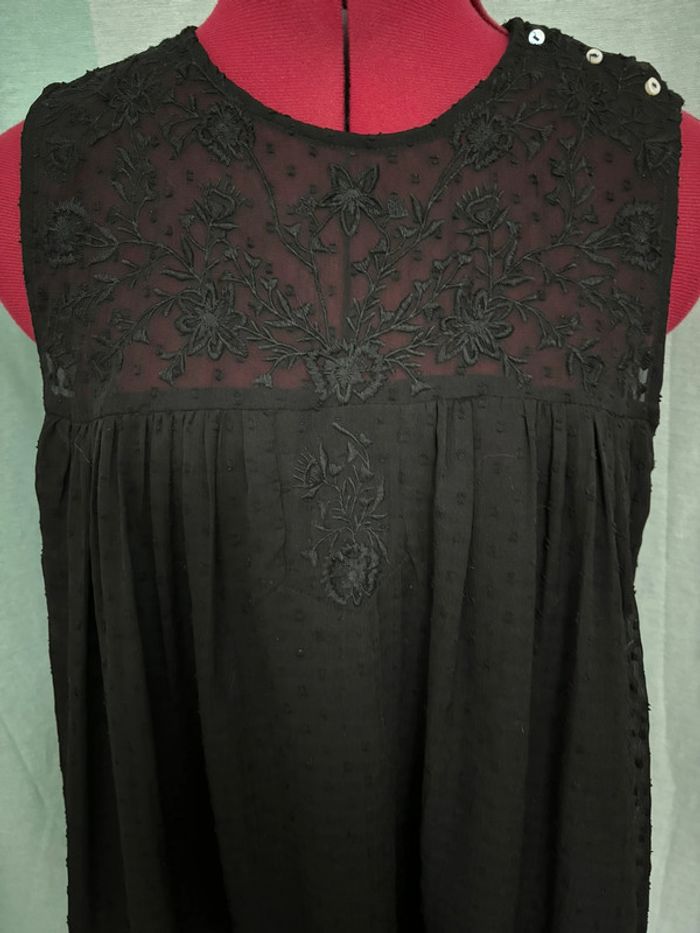 Blouse noire sans manches brodée zara - photo numéro 2