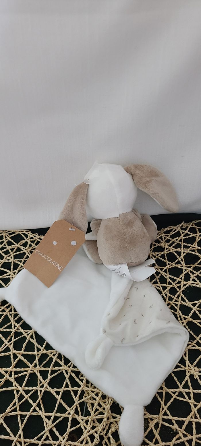 Doudou lapin beige blanc mouchoir feuilles Chocolatine Districenter - photo numéro 3