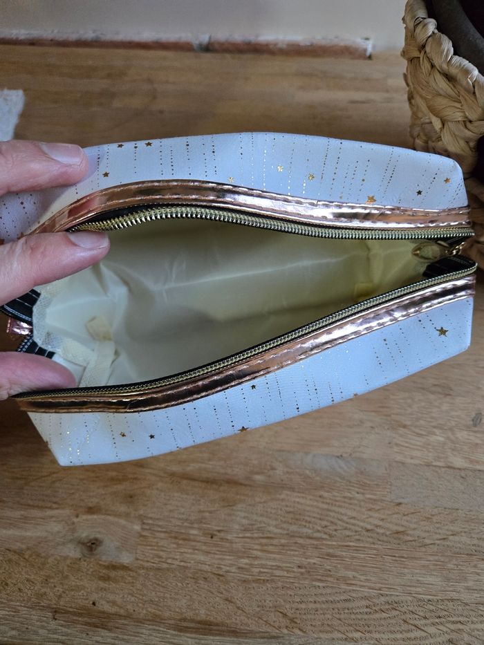 Trousse maquillage / toilette ou crayon demon hunters kpop huntrix - photo numéro 6