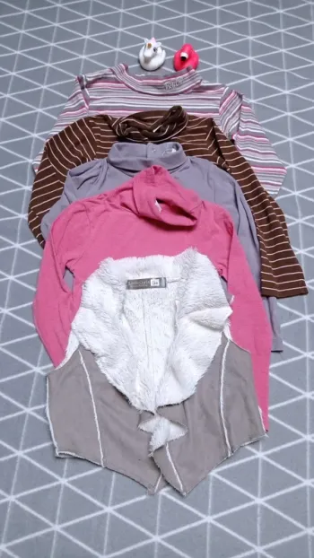 🦄Lot 4 hauts manches longues + 1 gilet sans manche, 5 ans