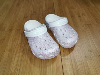 Crocs fille pailletées neuves argentées et roses