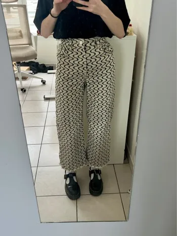 Pantalon Stradivarius motifs