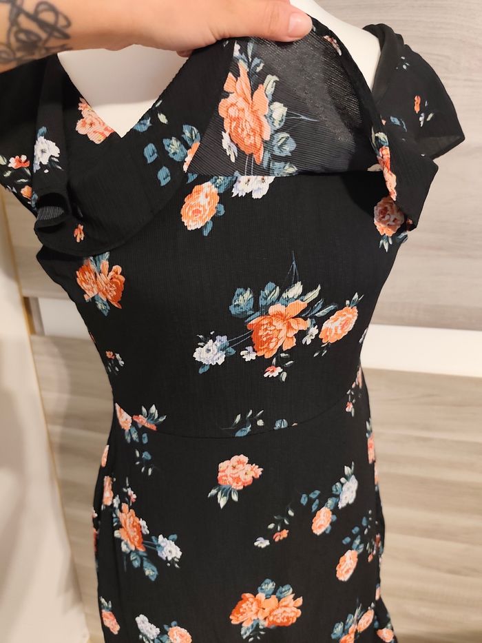 Robe femme noire fleurie – Taille 38 – Très bon état - photo numéro 5