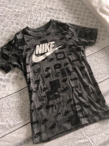Nike - T shirt enfant taille M 137-147cm