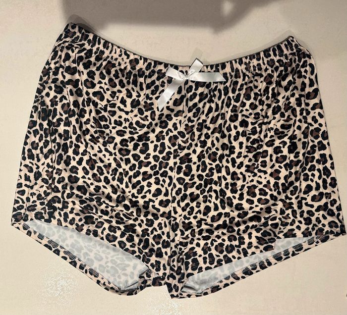 Short de pyjama motif léopard
