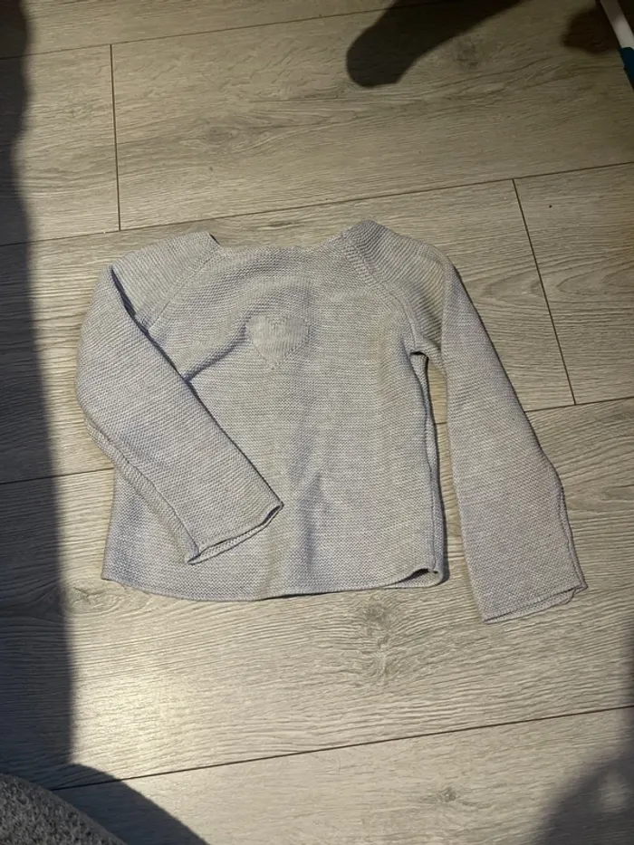 Pull cœur gris
