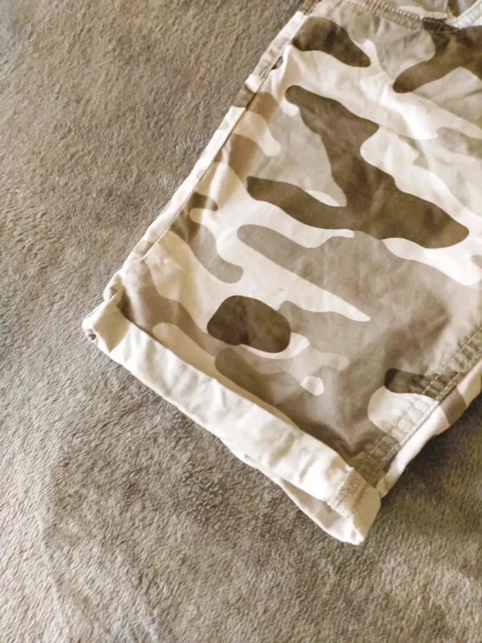 Très beau short 10 ans - photo numéro 7