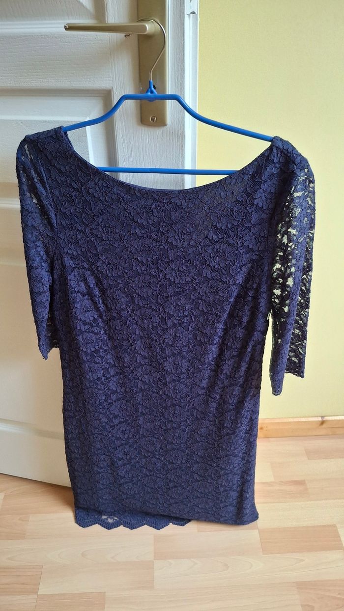 Robe manche dentelle