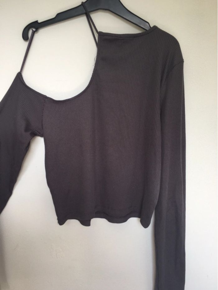 sweat ouvert sur l’épaule - photo numéro 3