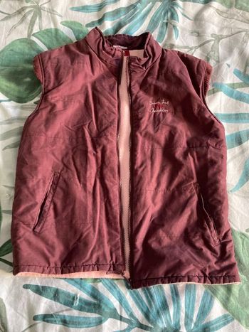 veste sans manche bordeaux T.12 ans