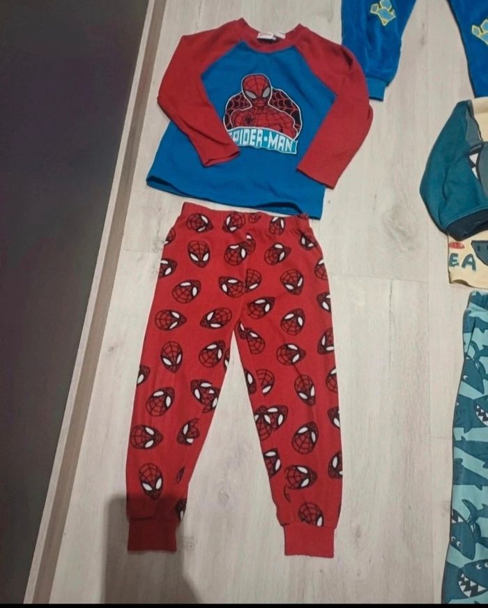 Lot de pyjamas 4ans - photo numéro 3