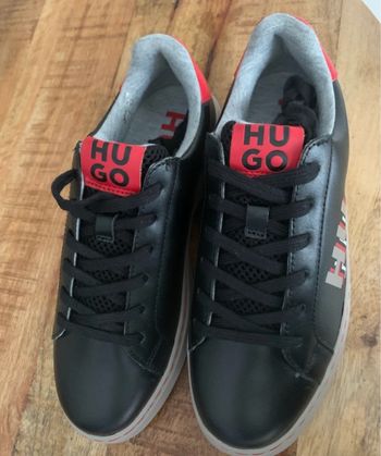  Baskets HUGO – Neuves – Pointure 35