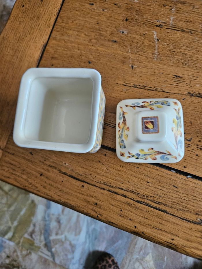 Petit pot ou bonbonnière vintage - photo numéro 3