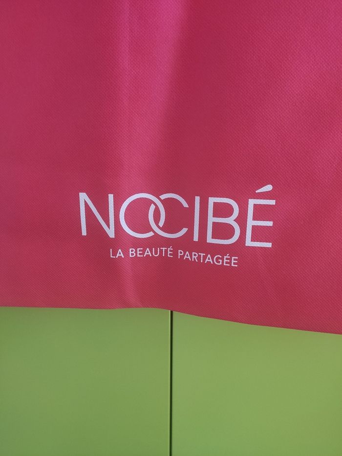 Grand sac cadeau Nocibé