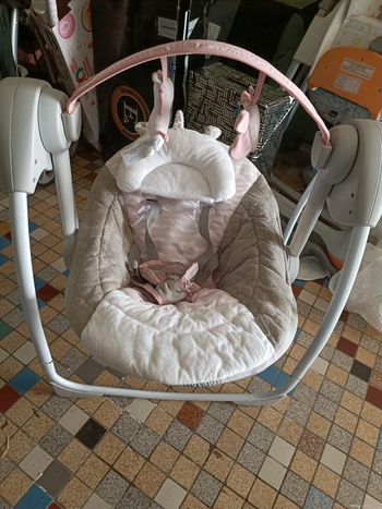 Balancelle musicale avec mobile.