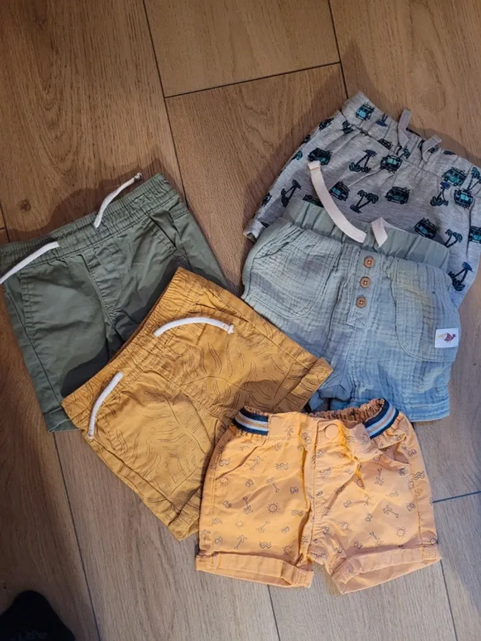 Lot 5 shorts comme neufs 3 mois