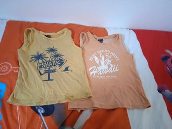 2 t-shirts sans manche