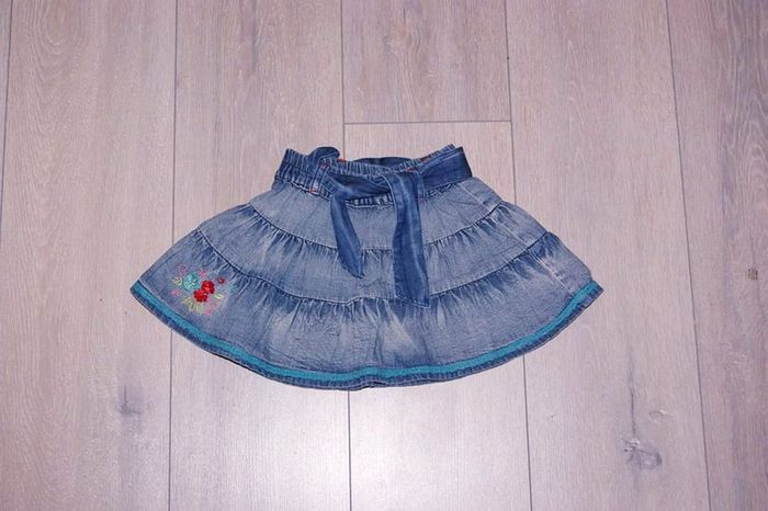 Jupe en jeans bleu. 4 ans fille. In Extenso