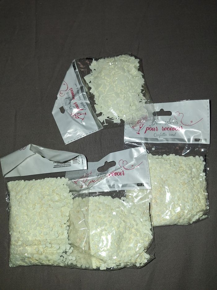 4 sachets de confettis de table neuf