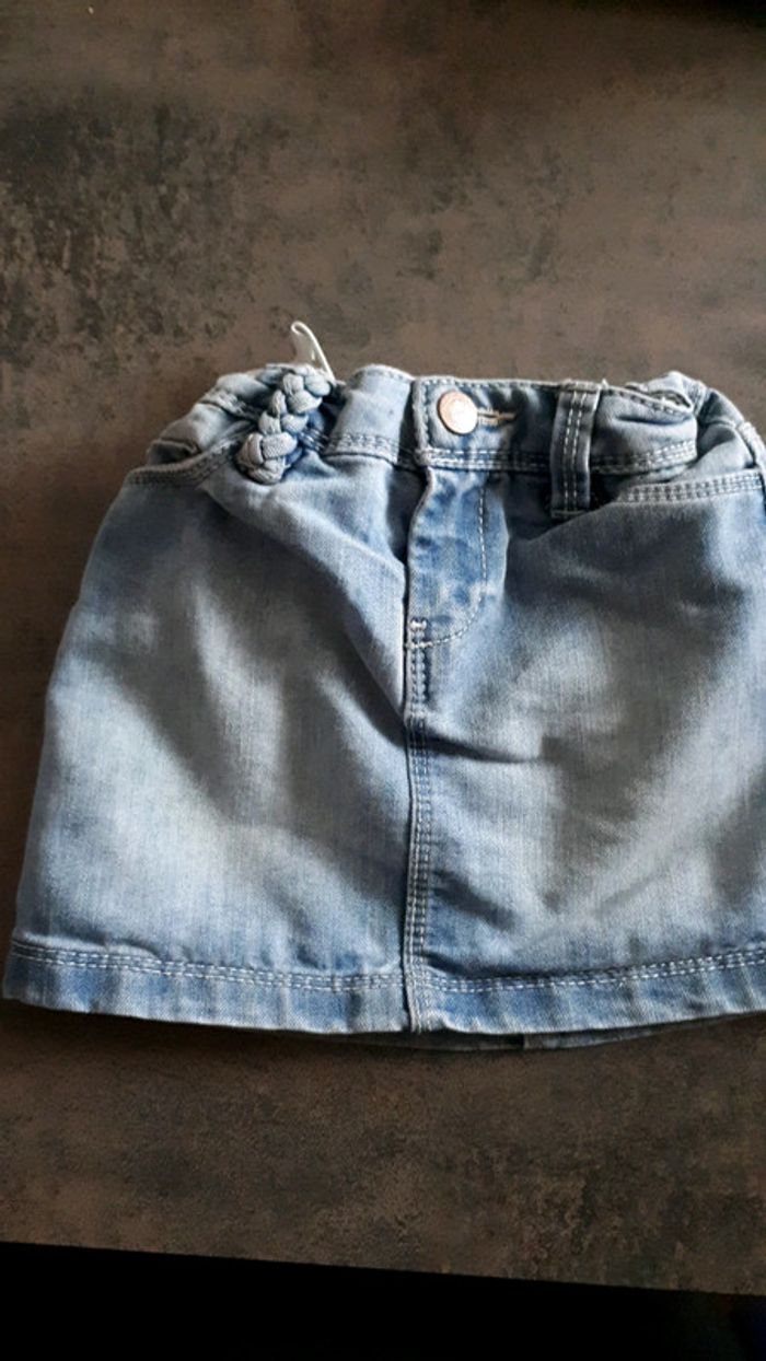 Jupe jean tape à l'oeil