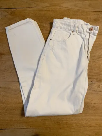 Jean mom blanc Bershka