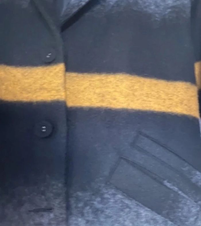 Superbe manteau de marque Mado et les autres  Taille 40 mais taille grand plus un 42 Neuf - photo numéro 3